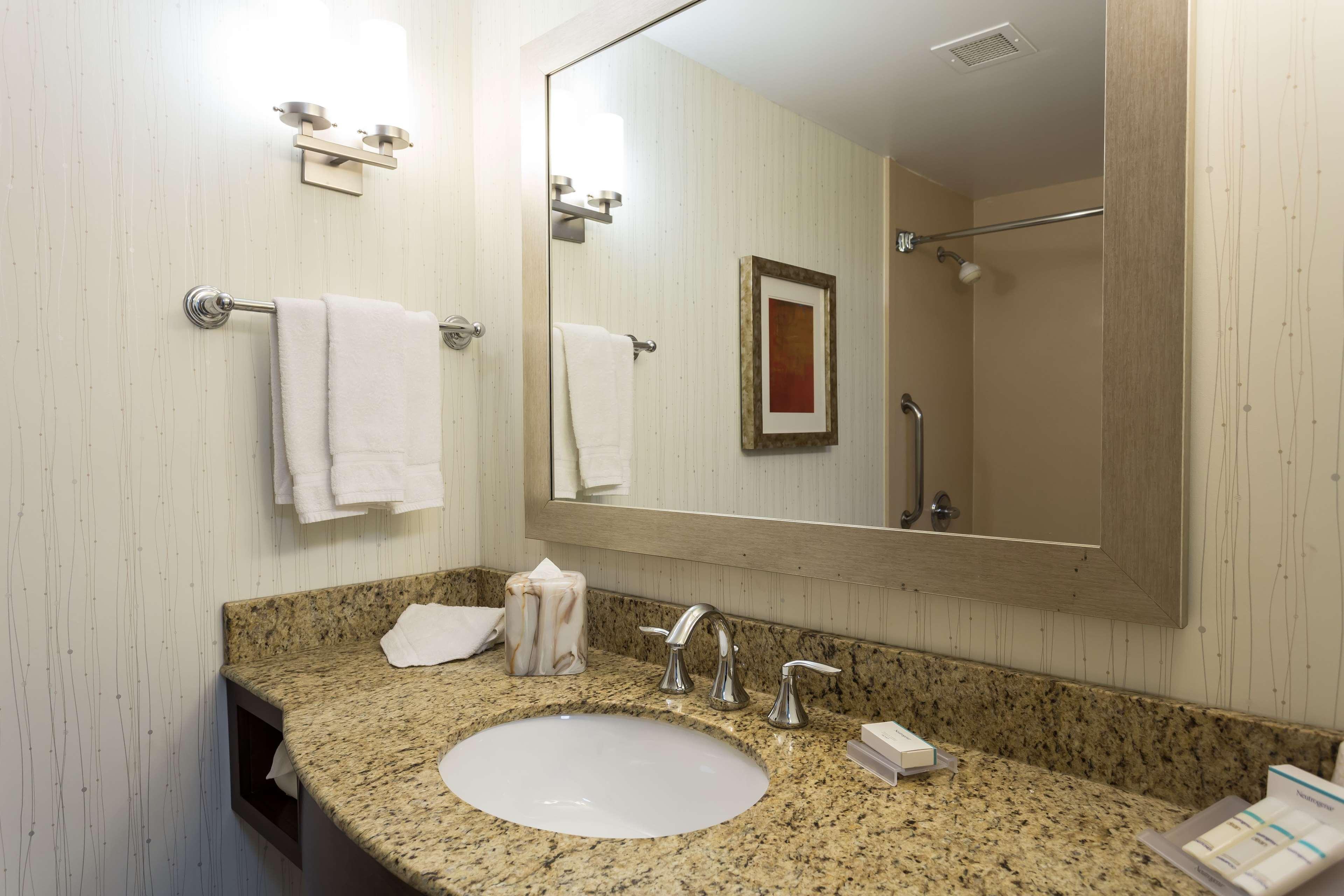 Hilton Garden Inn San Mateo Exterior photo