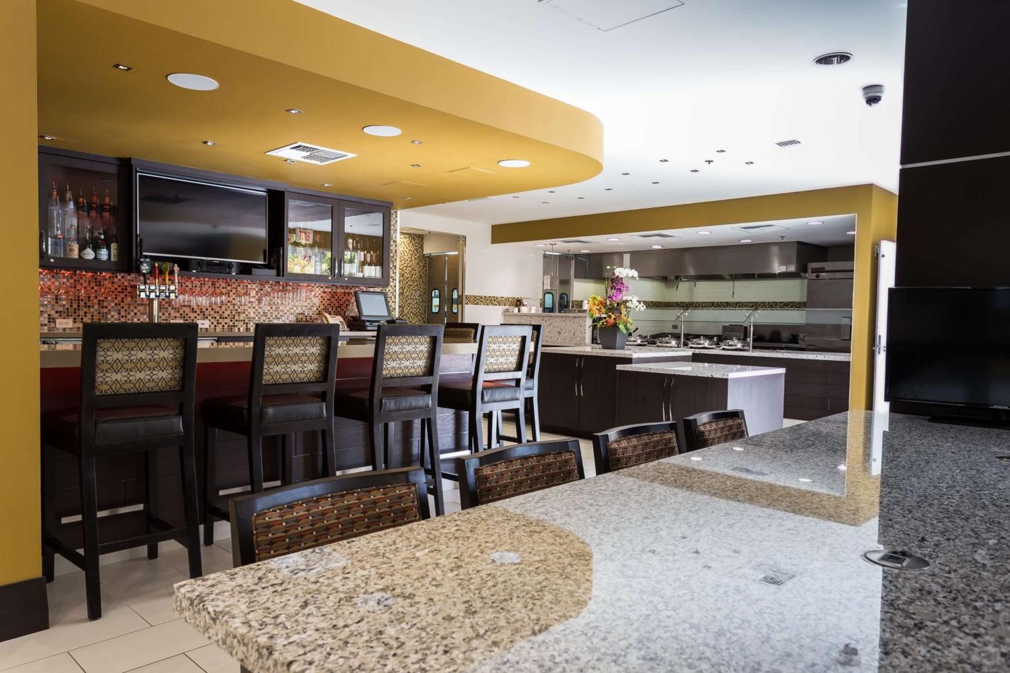 Hilton Garden Inn San Mateo Exterior photo