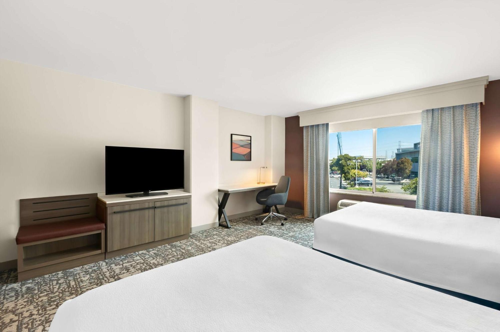 Hilton Garden Inn San Mateo Exterior photo