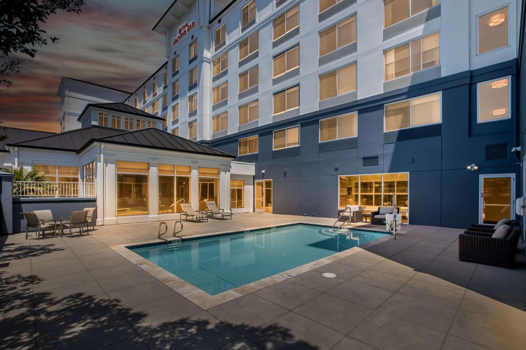 Hilton Garden Inn San Mateo Exterior photo